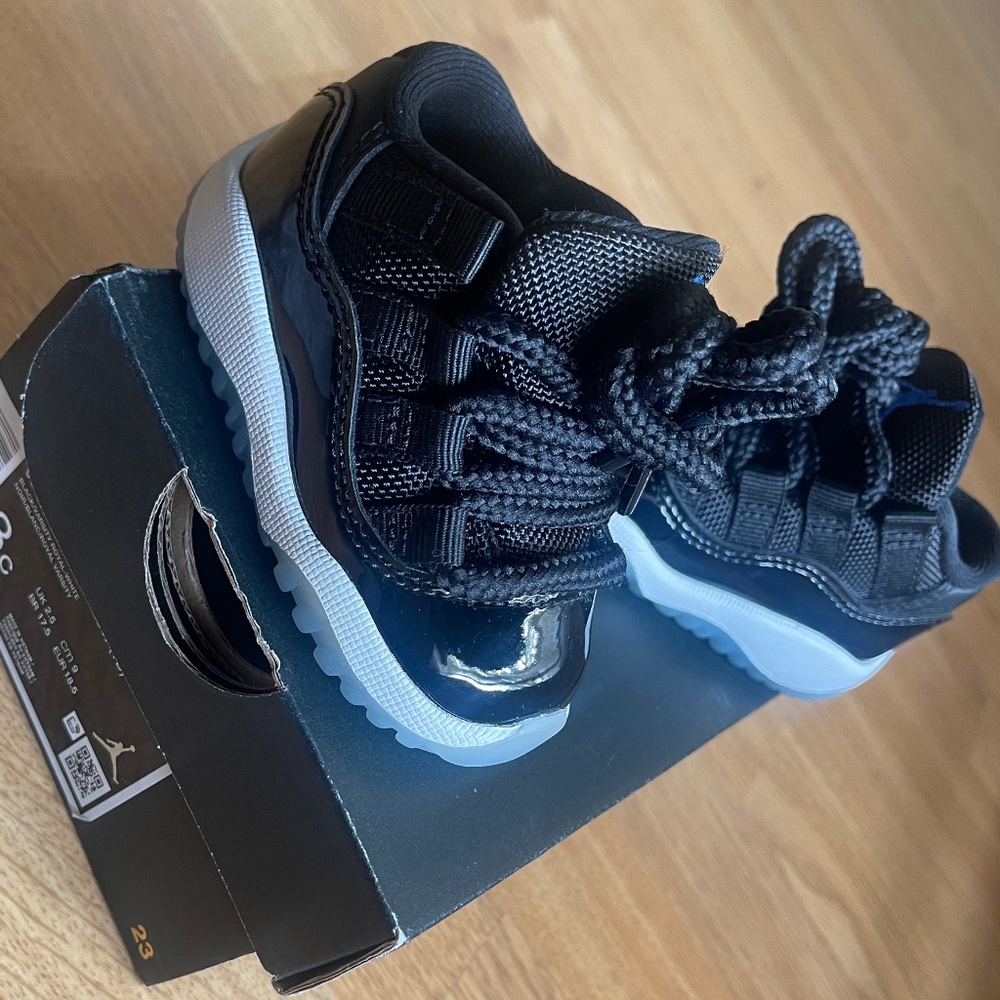 JORDAN 11 RETRO LOW